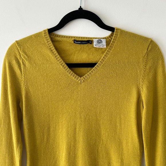Bossini 100% Wool Chartreuse V-Neck Sweater - Picture 2 of 16